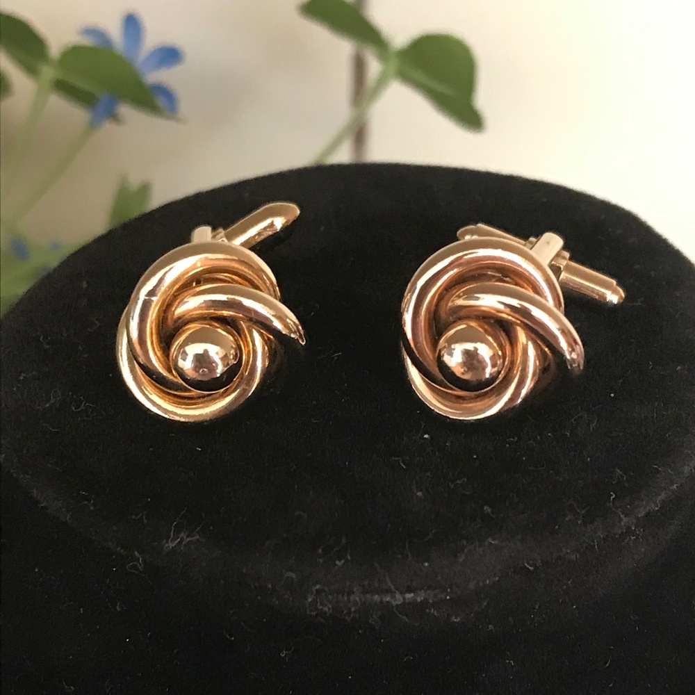Vintage Gold Tone Knot Cuff Link